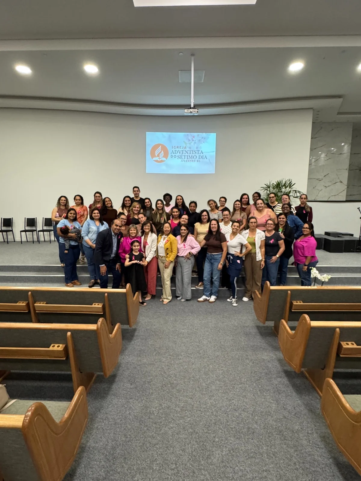 OUTUBRO ROSA REÚNE MULHERES EM PALESTRA SOBRE SAÚDE E BEM-ESTAR